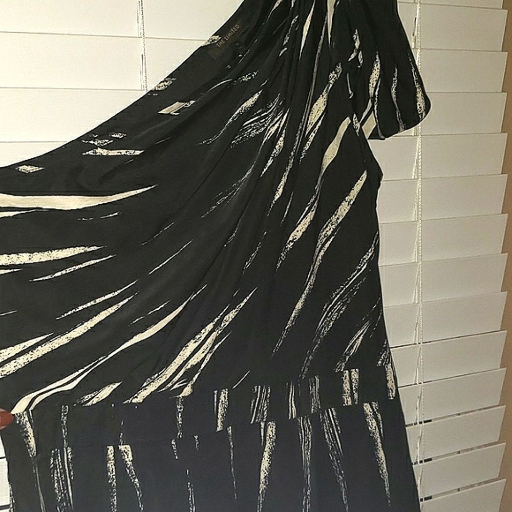 The LIMITED asymmetrical sleeve dress
